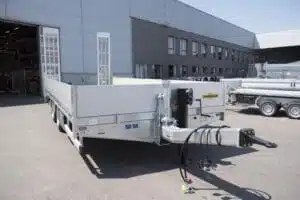 HBTZ 136224 BS, 13,6t Gesamtgewicht, Tandem-Hochlader mit Zwillingsbereifung, Bohlen stehend, Ladefläche abgeschrägt, Gitterrost-Rampen Humbaur Schwerlastanhänger•